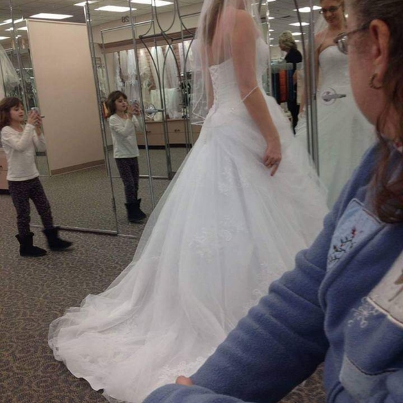 David Bridal size 8 ballgown wedding dress - Picture 4 of 7